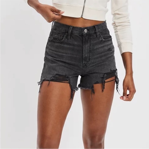 American Eagle Outfitters Pants - NWT American Eagle Highest Rise ‘90s Boyfriend Shorts Distressed Size 10